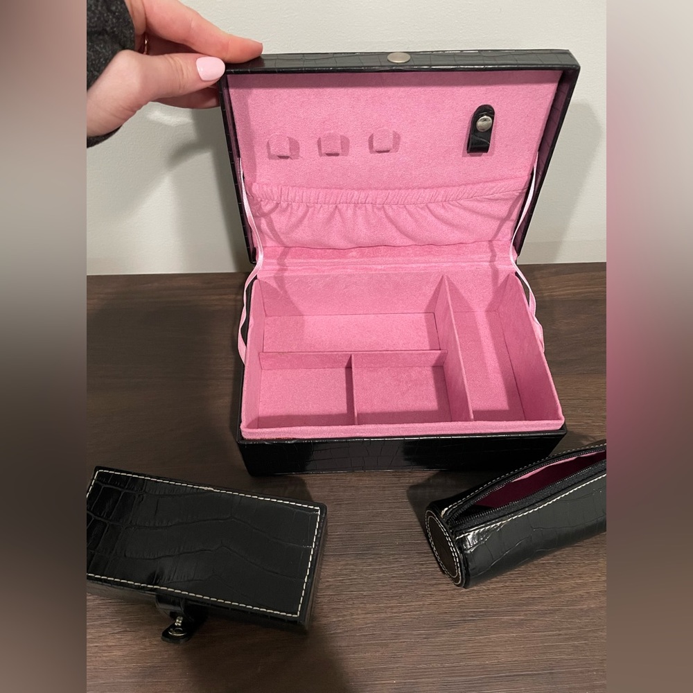 {Liz Claiborne} Jewelry box set 3pc faux alligator black w/ pink interior
